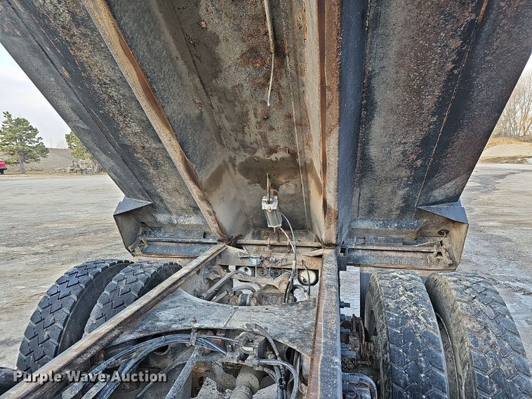 image for item IO9755 1999 Mack RD690S dump truck