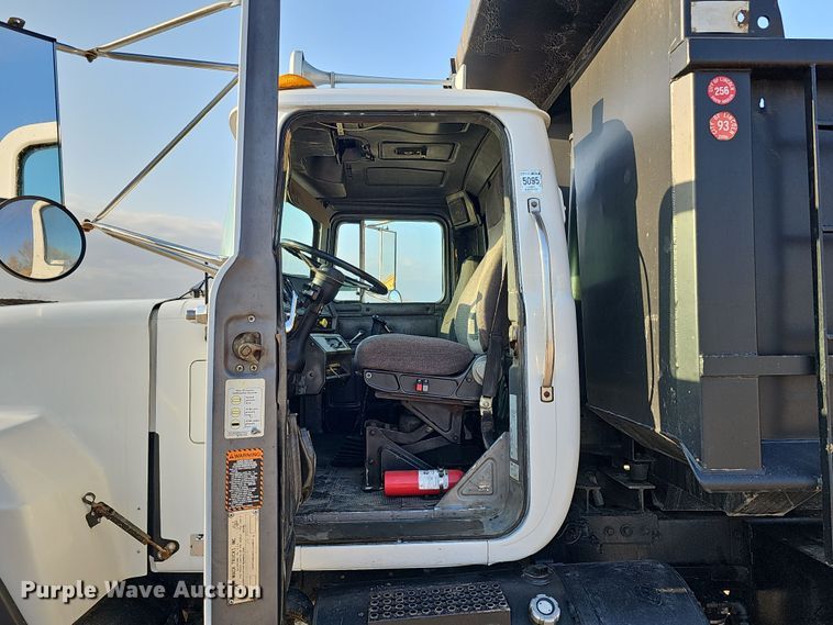 image for item IO9755 1999 Mack RD690S dump truck