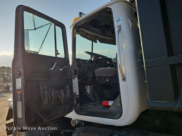 image for item IO9755 1999 Mack RD690S dump truck