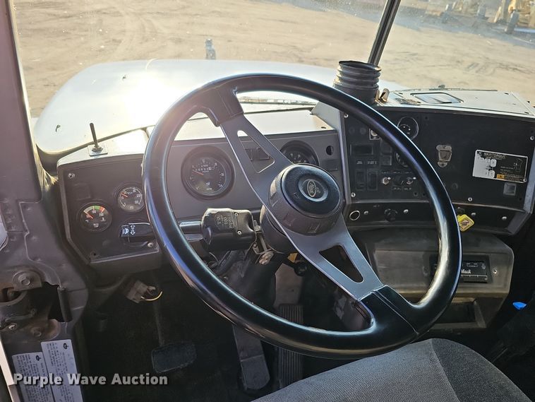 image for item IO9755 1999 Mack RD690S dump truck