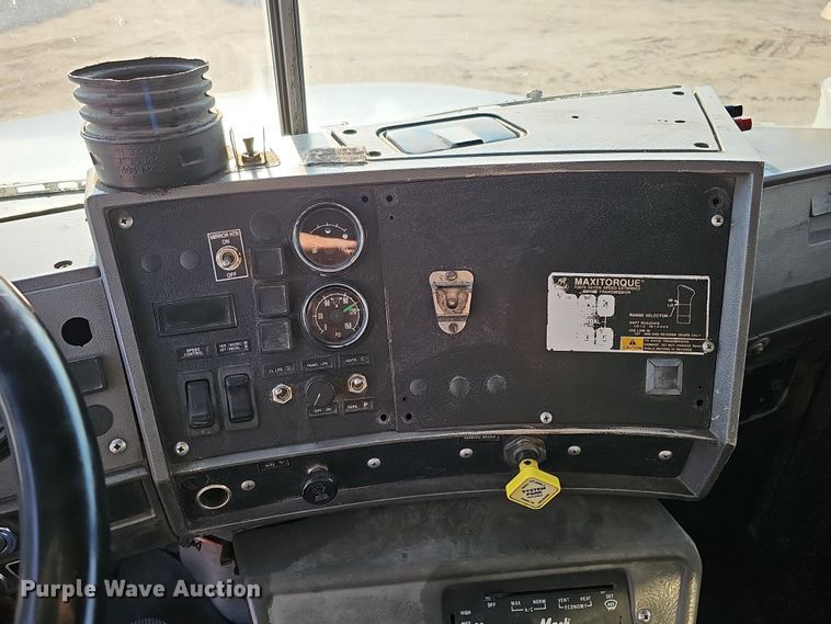 image for item IO9755 1999 Mack RD690S dump truck