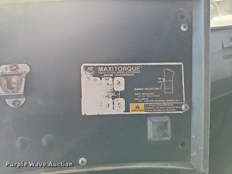 image for item IO9755 1999 Mack RD690S dump truck