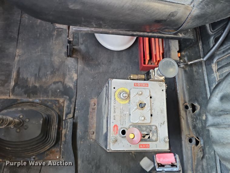 image for item IO9755 1999 Mack RD690S dump truck