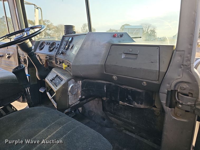 image for item IO9755 1999 Mack RD690S dump truck