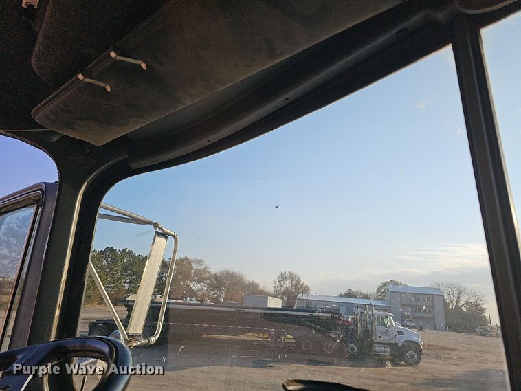 image for item IO9755 1999 Mack RD690S dump truck