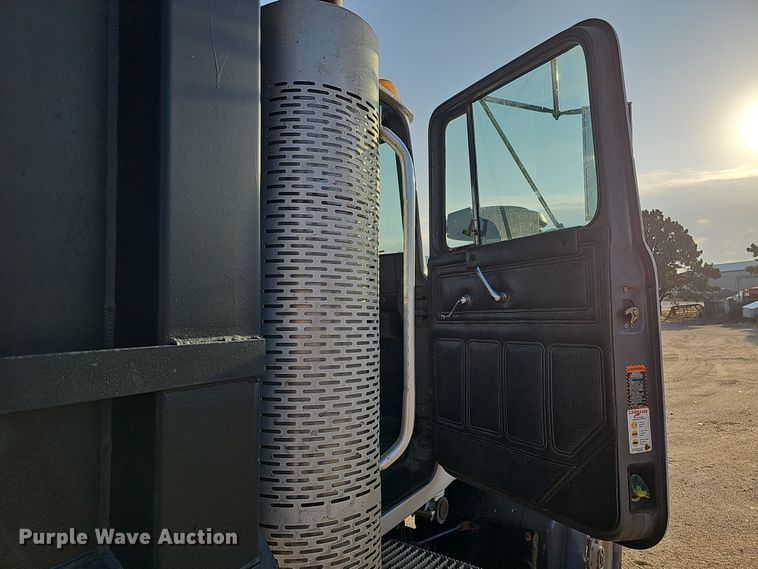 image for item IO9755 1999 Mack RD690S dump truck