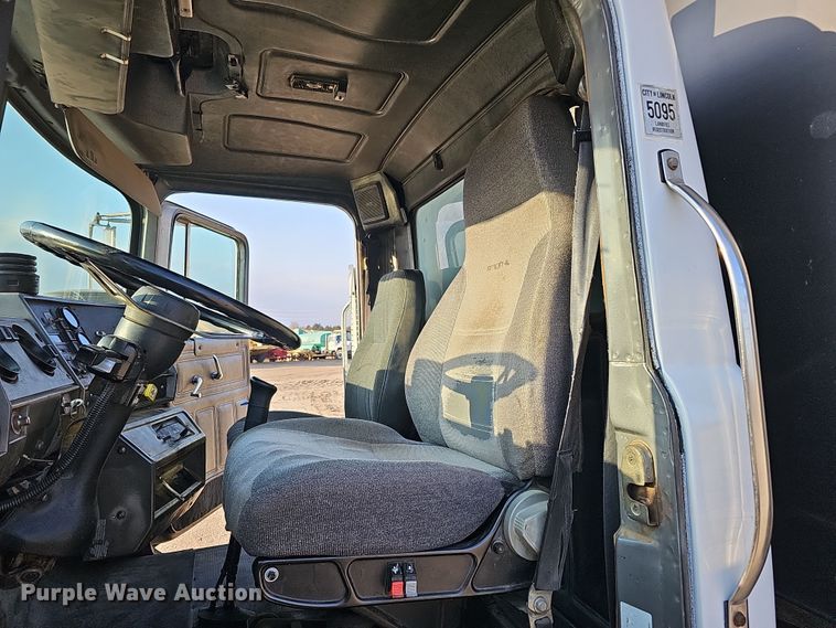 image for item IO9755 1999 Mack RD690S dump truck