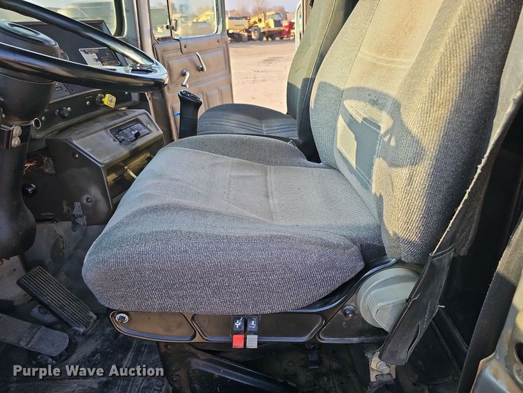 image for item IO9755 1999 Mack RD690S dump truck