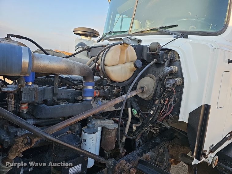 image for item IO9755 1999 Mack RD690S dump truck