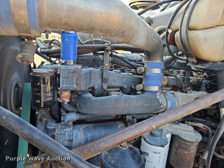 image for item IO9755 1999 Mack RD690S dump truck