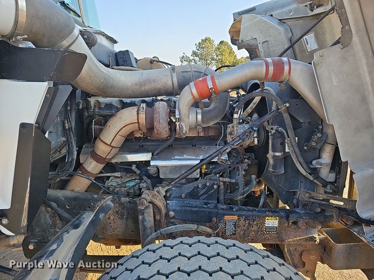 image for item IO9755 1999 Mack RD690S dump truck