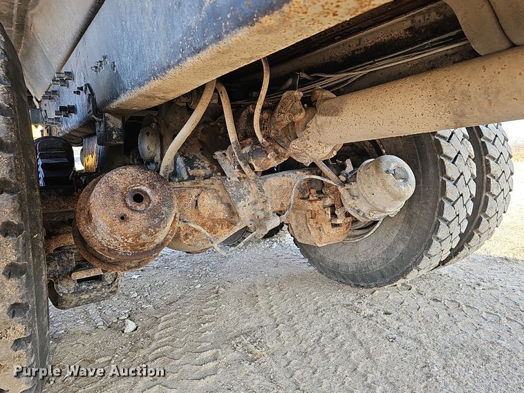 image for item IO9755 1999 Mack RD690S dump truck