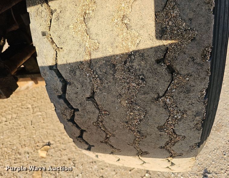 image for item IO9755 1999 Mack RD690S dump truck