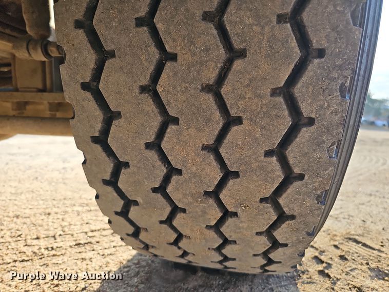 image for item IO9755 1999 Mack RD690S dump truck