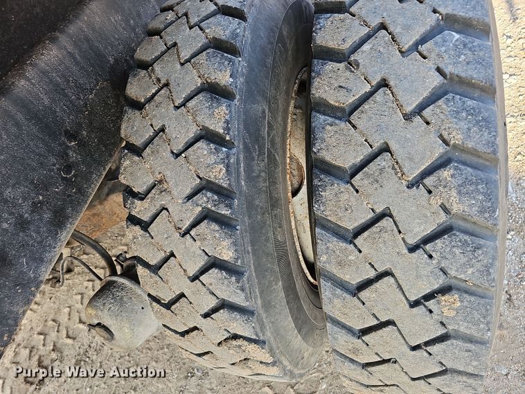 image for item IO9755 1999 Mack RD690S dump truck