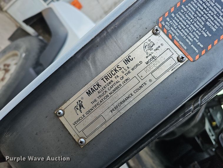 image for item IO9755 1999 Mack RD690S dump truck