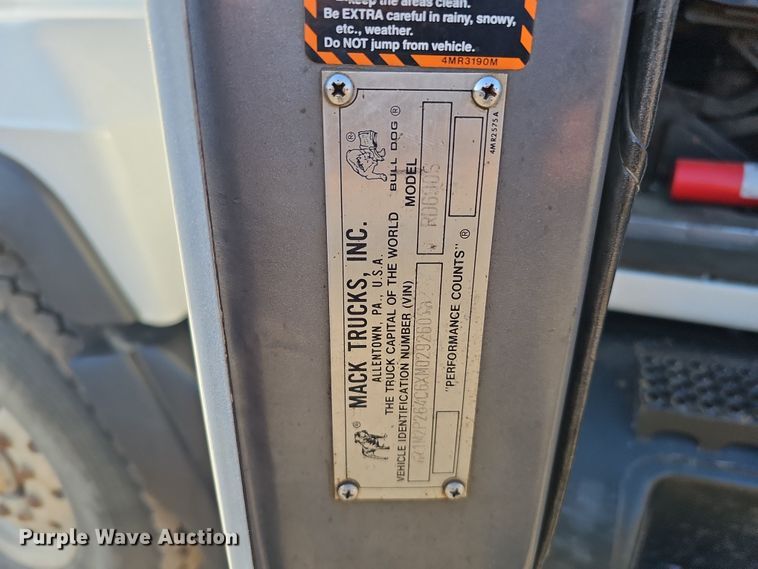 image for item IO9755 1999 Mack RD690S dump truck