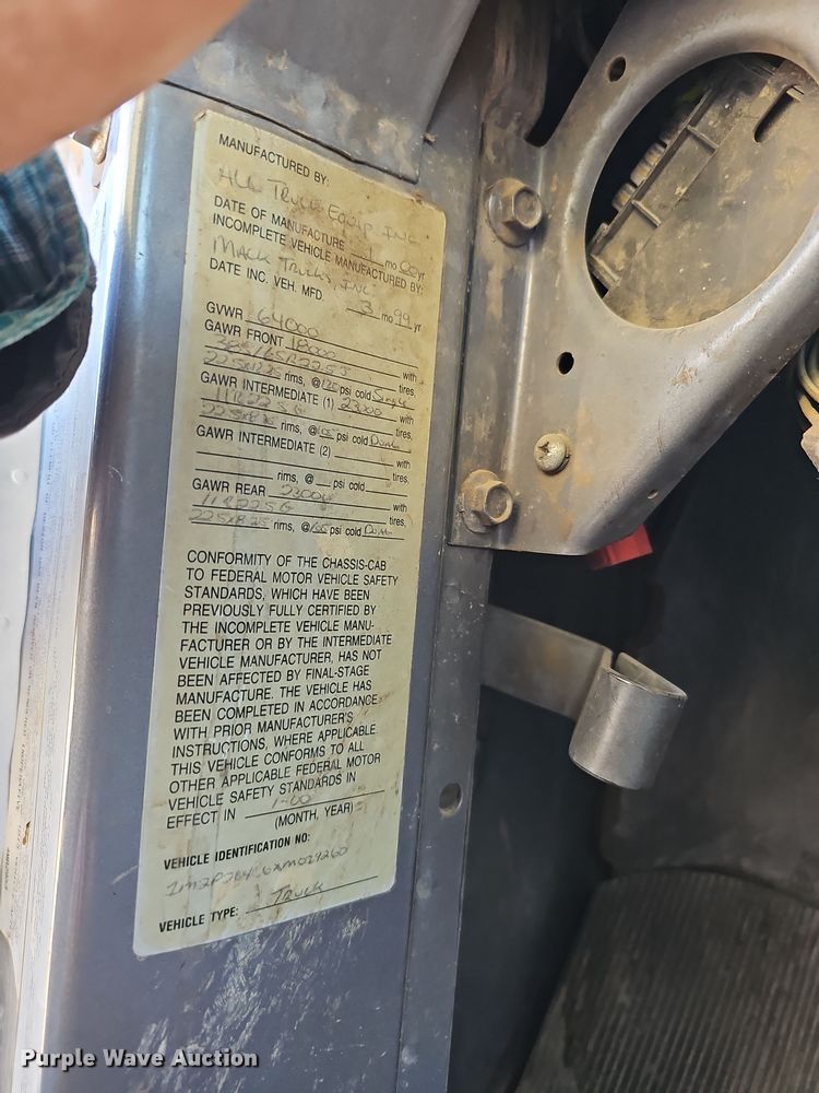 image for item IO9755 1999 Mack RD690S dump truck