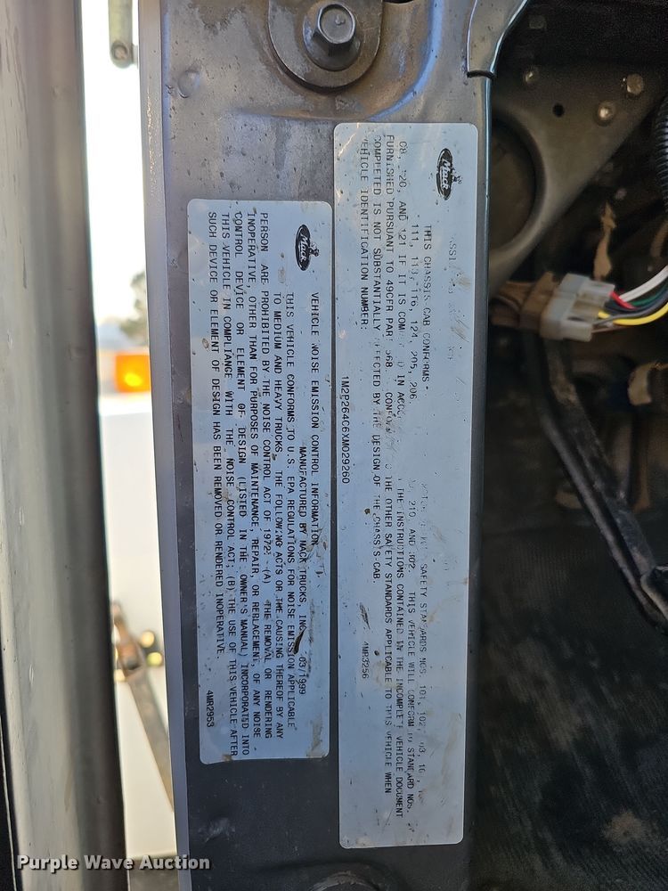 image for item IO9755 1999 Mack RD690S dump truck