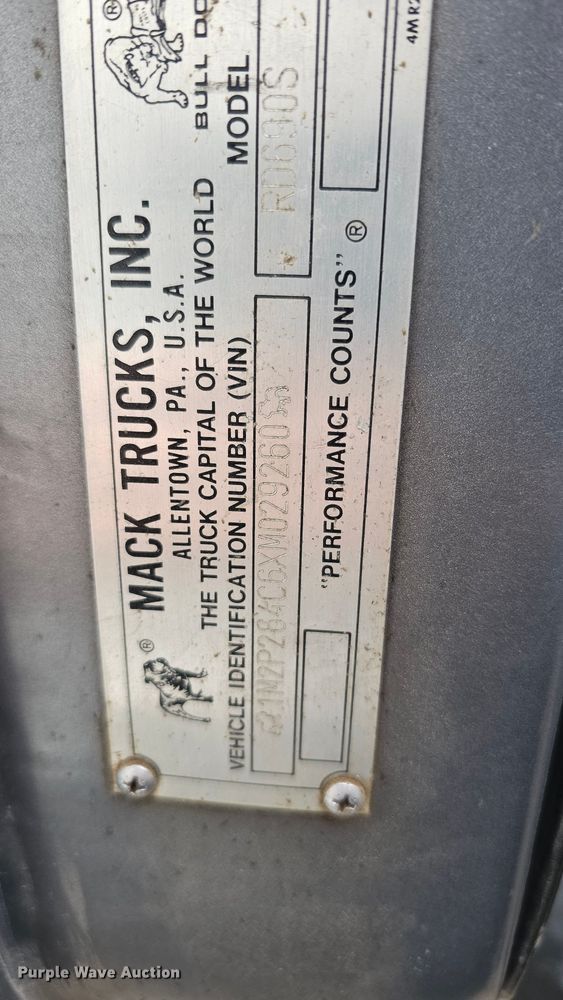 image for item IO9755 1999 Mack RD690S dump truck