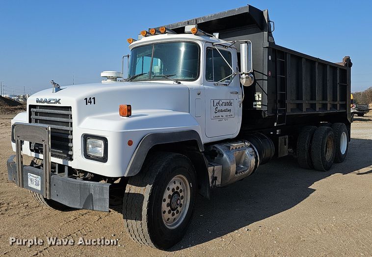 image for item IO9756 1997 Mack RD688S dump truck