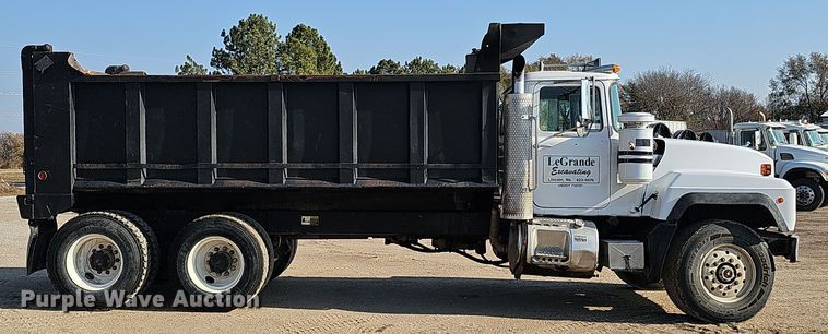 image for item IO9756 1997 Mack RD688S dump truck