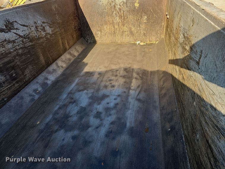 image for item IO9756 1997 Mack RD688S dump truck