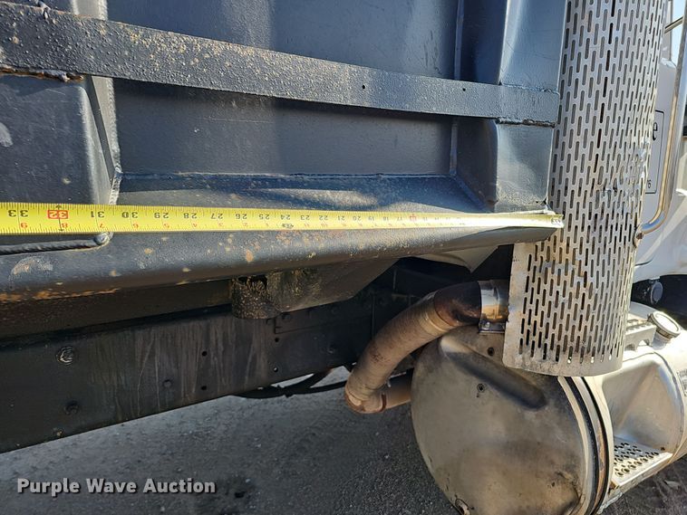 image for item IO9756 1997 Mack RD688S dump truck