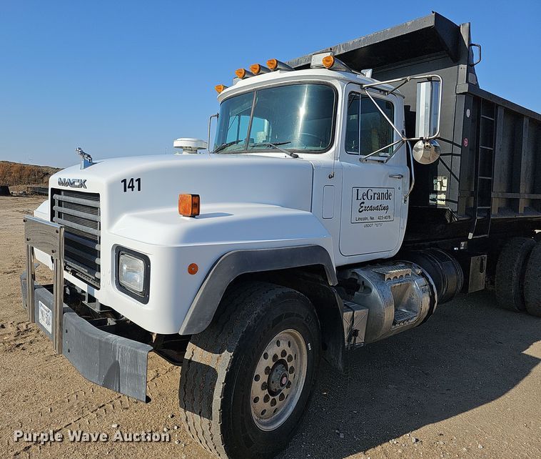 image for item IO9756 1997 Mack RD688S dump truck