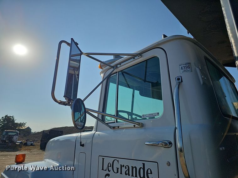 image for item IO9756 1997 Mack RD688S dump truck
