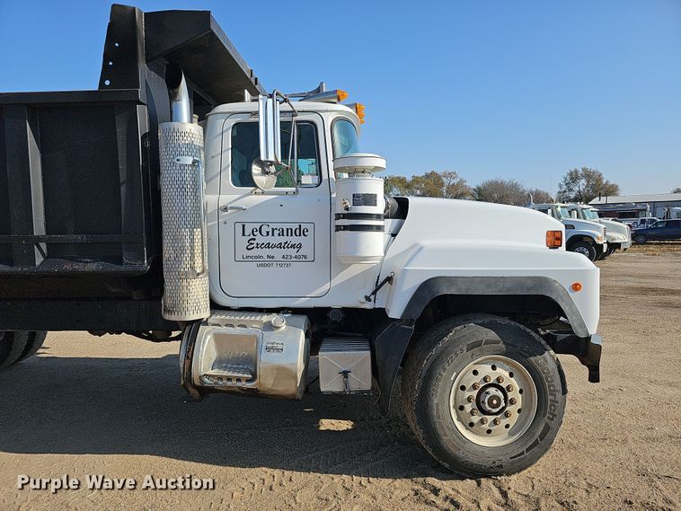 image for item IO9756 1997 Mack RD688S dump truck