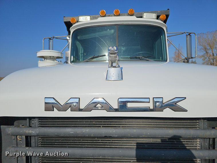 image for item IO9756 1997 Mack RD688S dump truck
