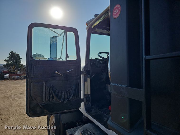 image for item IO9756 1997 Mack RD688S dump truck