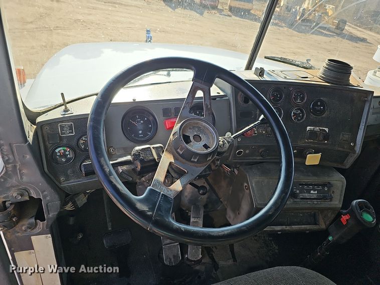 image for item IO9756 1997 Mack RD688S dump truck