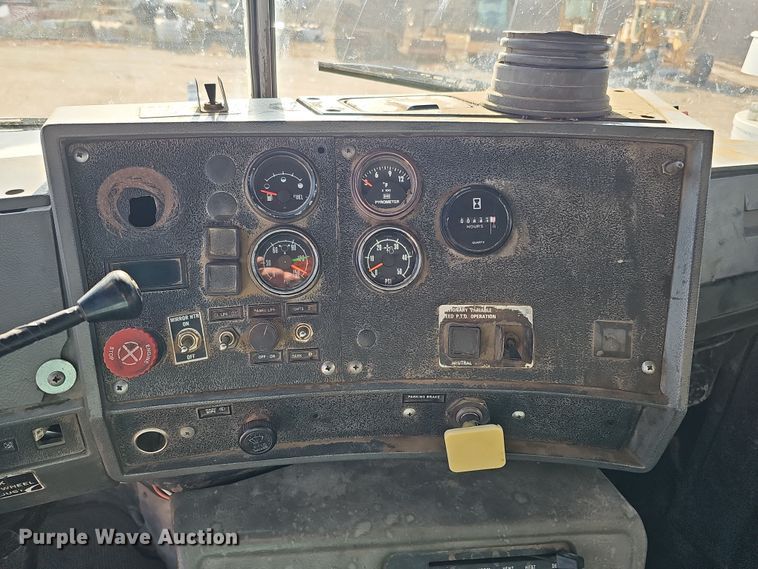 image for item IO9756 1997 Mack RD688S dump truck