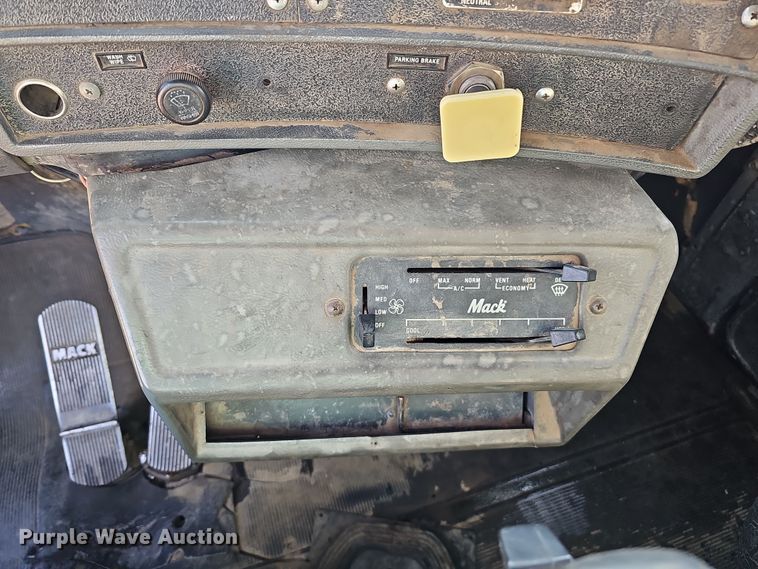 image for item IO9756 1997 Mack RD688S dump truck