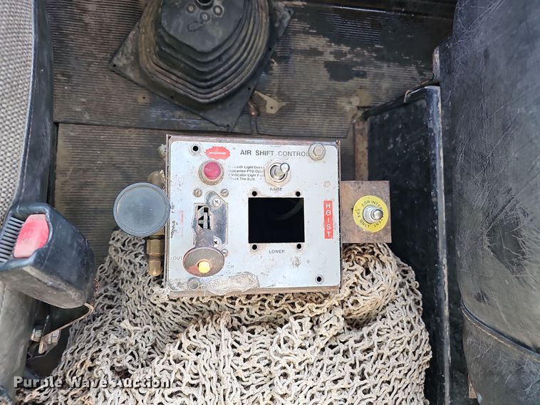 image for item IO9756 1997 Mack RD688S dump truck