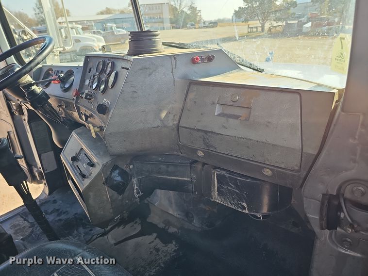 image for item IO9756 1997 Mack RD688S dump truck