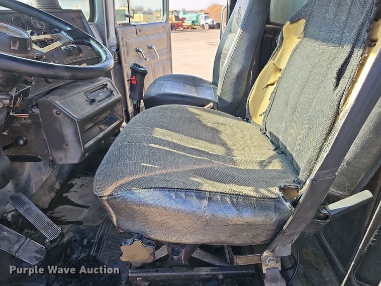 image for item IO9756 1997 Mack RD688S dump truck