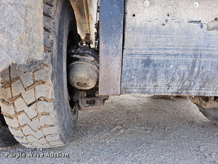 image for item IO9756 1997 Mack RD688S dump truck