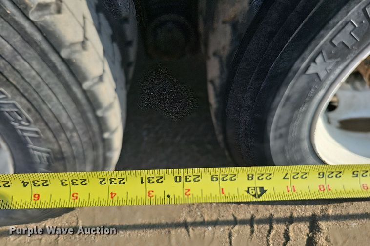 image for item IO9756 1997 Mack RD688S dump truck