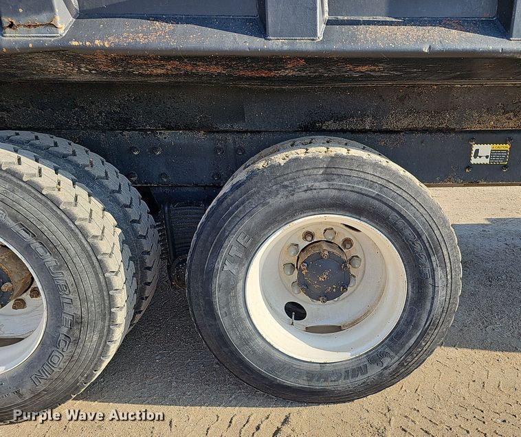 image for item IO9756 1997 Mack RD688S dump truck