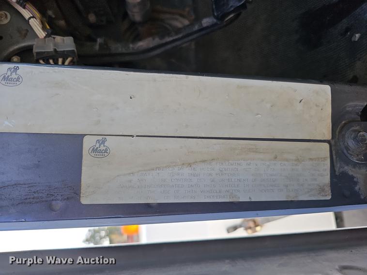 image for item IO9756 1997 Mack RD688S dump truck