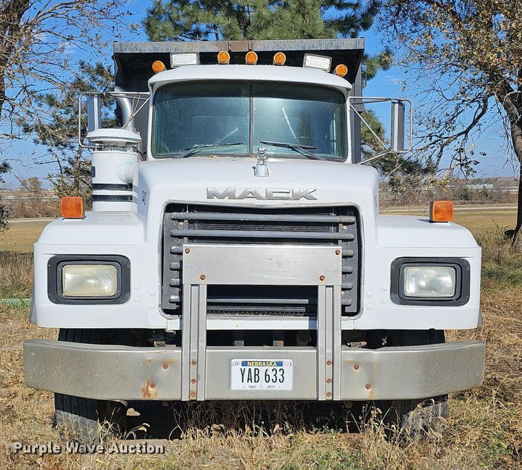 image for item IO9757 1997 Mack RD688S dump truck