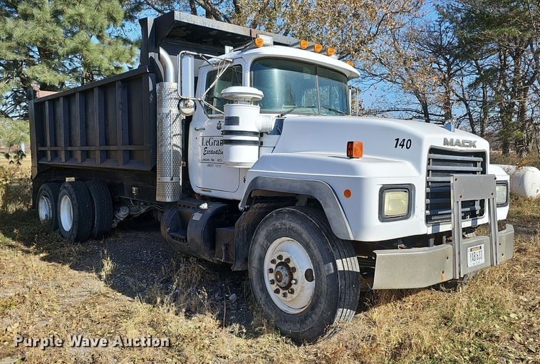 image for item IO9757 1997 Mack RD688S dump truck