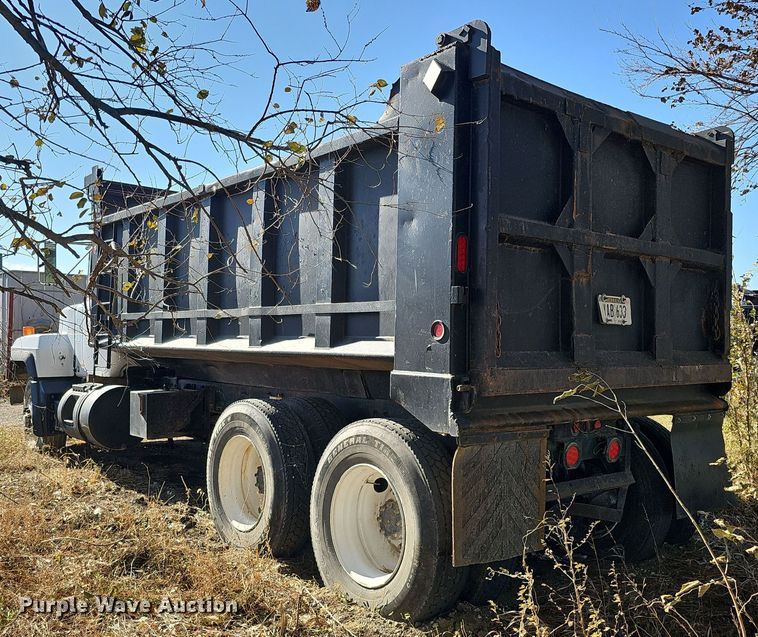 image for item IO9757 1997 Mack RD688S dump truck