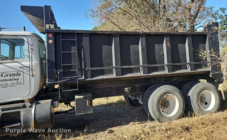 image for item IO9757 1997 Mack RD688S dump truck