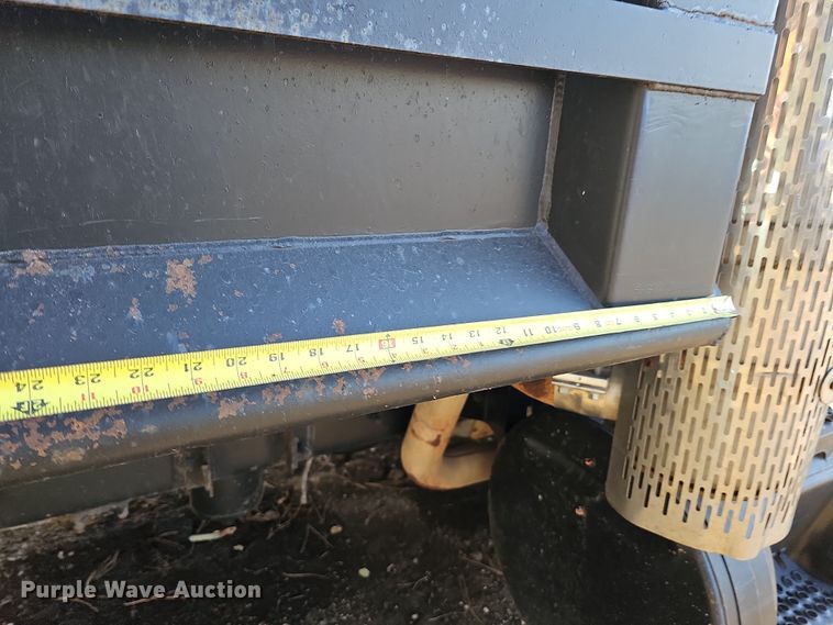 image for item IO9757 1997 Mack RD688S dump truck