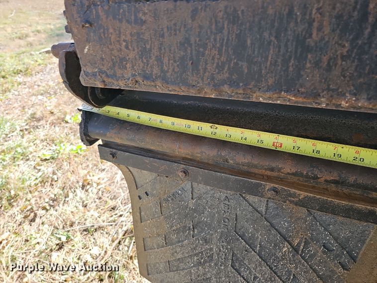 image for item IO9757 1997 Mack RD688S dump truck