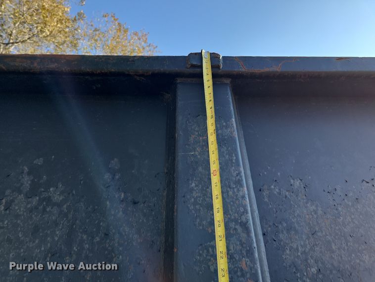 image for item IO9757 1997 Mack RD688S dump truck